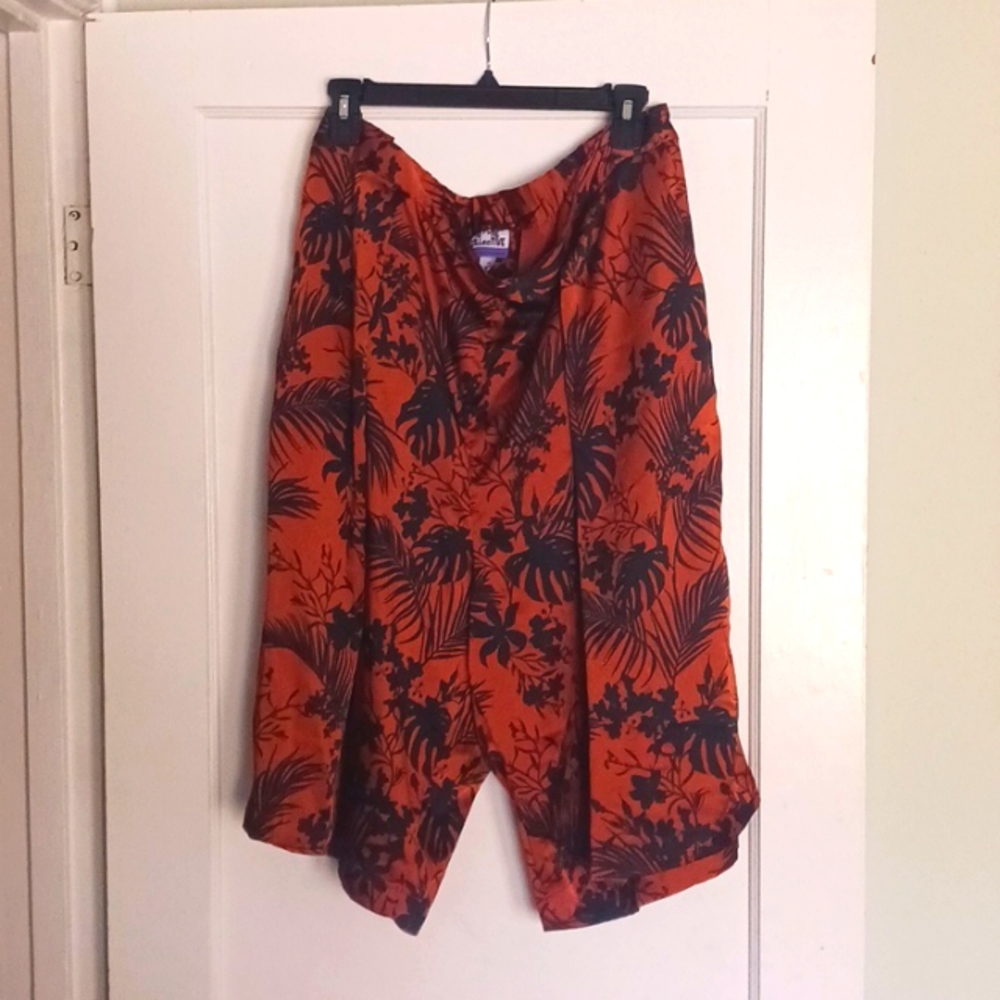 Silky long shorts floral rusty orange